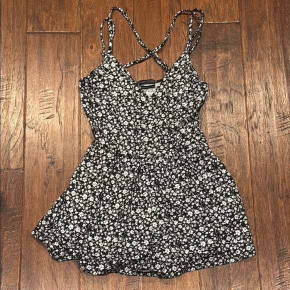 XS URBAN OUTFITTERS Spaghetti Strap Romper Floral Black and White Dress - Picture 2 of 7